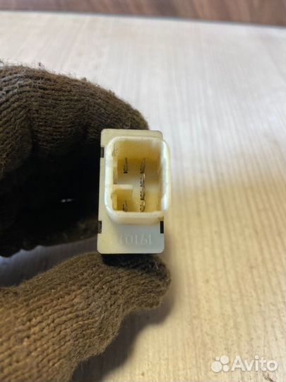 Кнопка подогрева сиденья правая Toyota Rav4