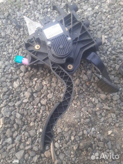 Педаль газа Renault Laguna 3