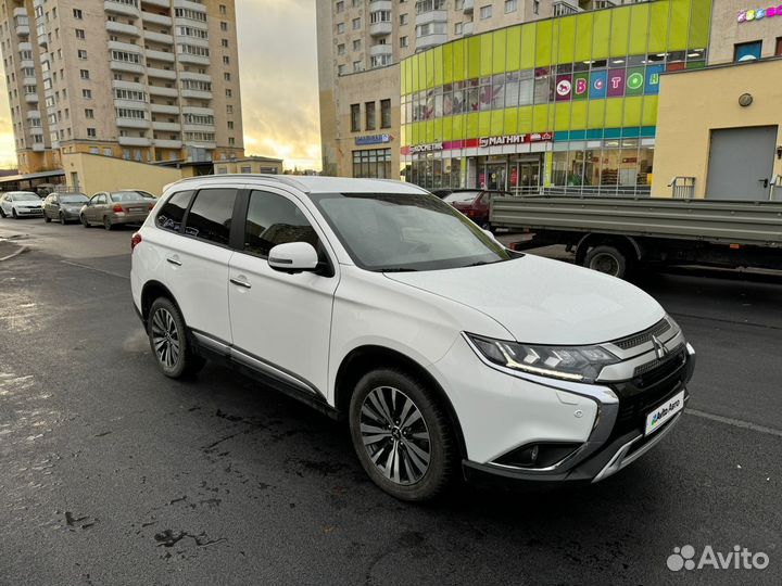 Mitsubishi Outlander 2.4 CVT, 2020, 33 300 км