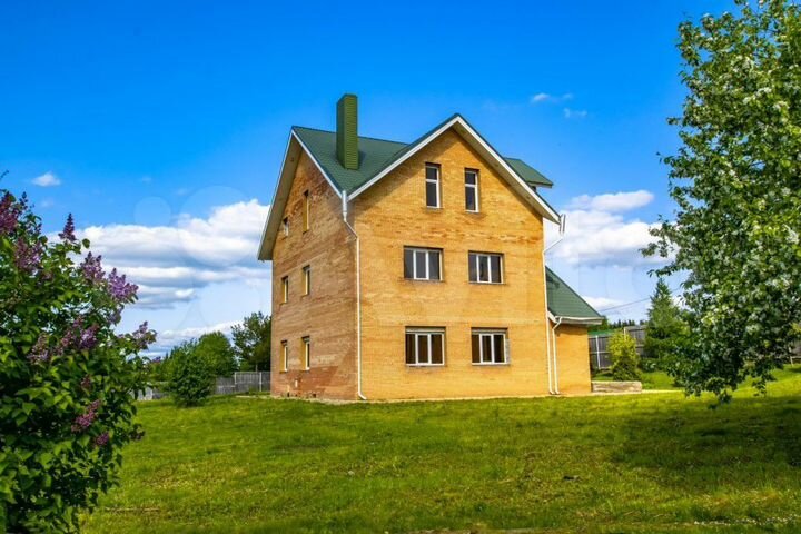 Коттедж 440 м² на участке 83 сот.