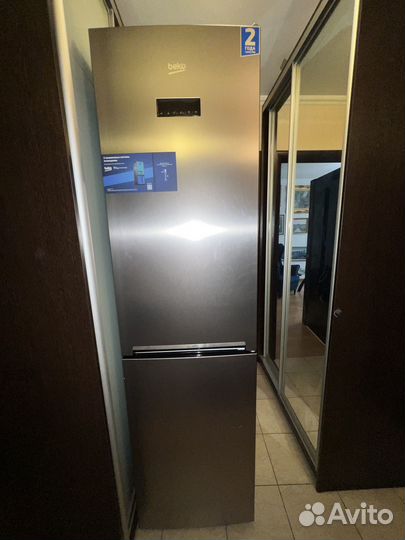 Холодильник новый Beko rcnk 335E20VX
