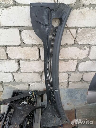 Жабо на весту, жабо дворников в отличном состоянии