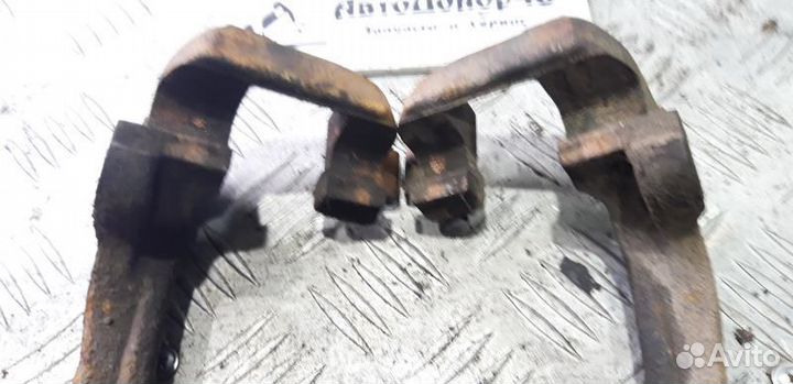 Скоба переднего тормозного суппорта Megane 3