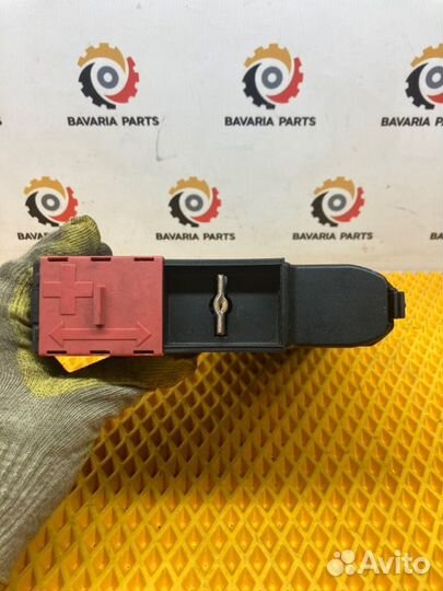 Распределитель тока. Плюсовая клемма Mercedes E