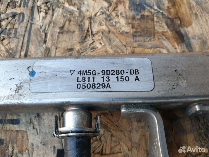 Топливная рампа с форсунками Ford C-Max Focus aoda