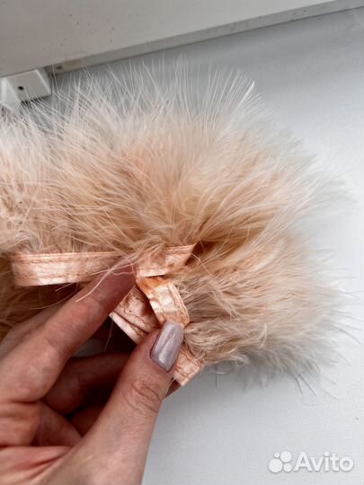Страусиные перья на ленте