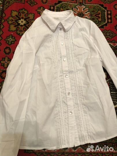 Белые рубашки 2 шт и 1 футболка для девочки