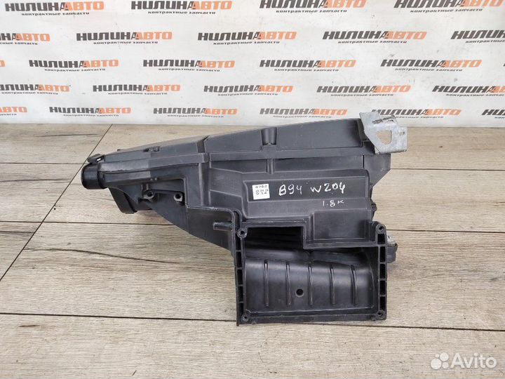 Корпус воздушного фильтра Mercedes W204 седан 1.8