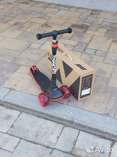 Детский самокат от 3-х лет Кикборд Novatrack