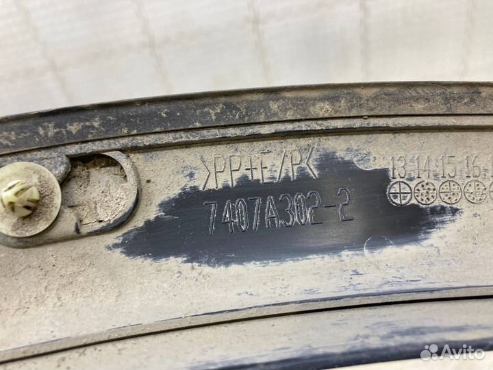 Накладка крыла передняя правая Mitsubishi