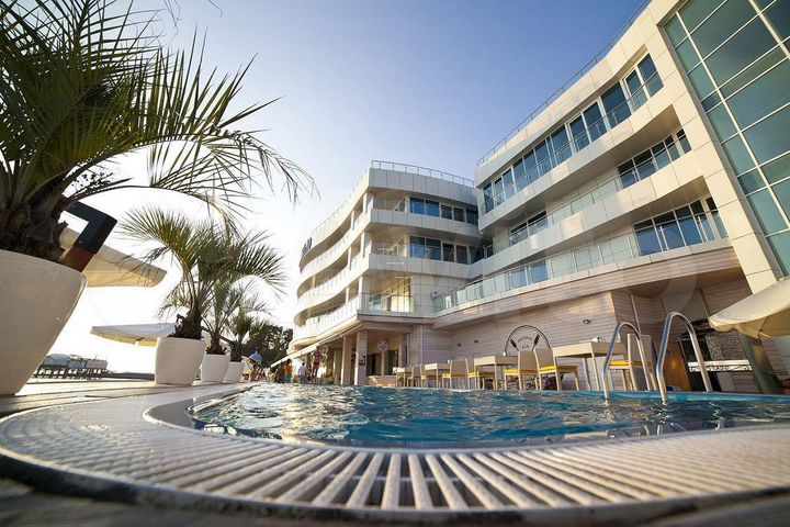 Готовый отель. 15 метров до моря