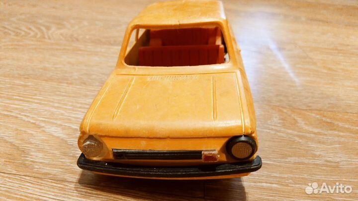 Модель автомобиля СССР заз-968М на реставрацию