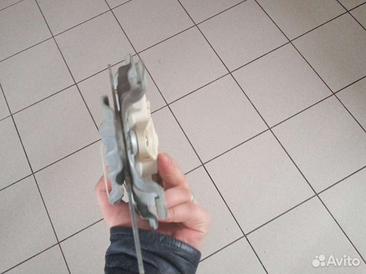 Подъемный механизм двери