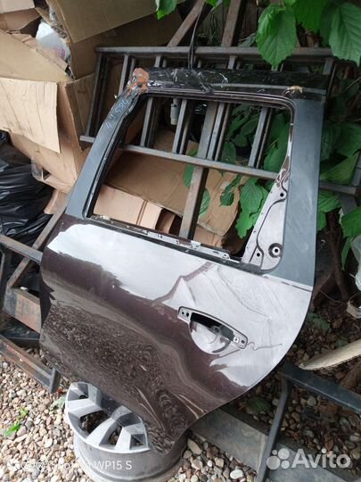 Дверь задняя левая nissan terrano d 10