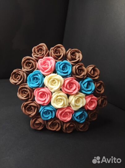 Букет - 29 Роз из Молочного и Белого Шоколада