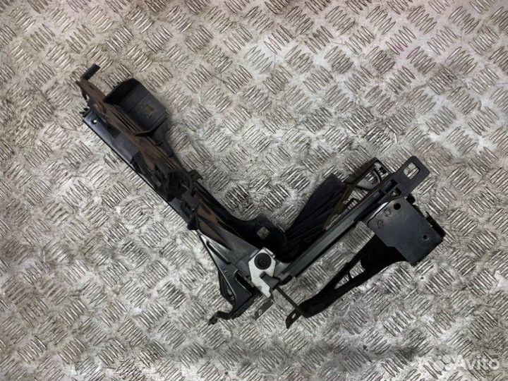 Кронштейн фары правый Bmw 5-Series F10