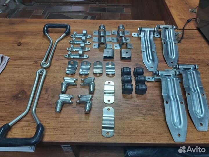 Фурнитура для задних дверей будки комплект