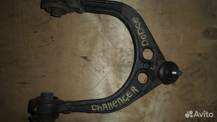 Рычаг левый верхний dodge challenger