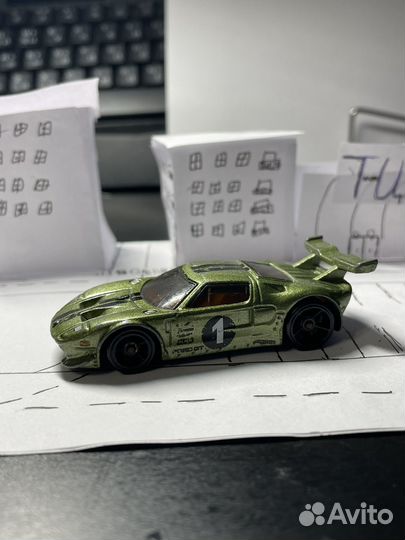 Hot wheels машинка