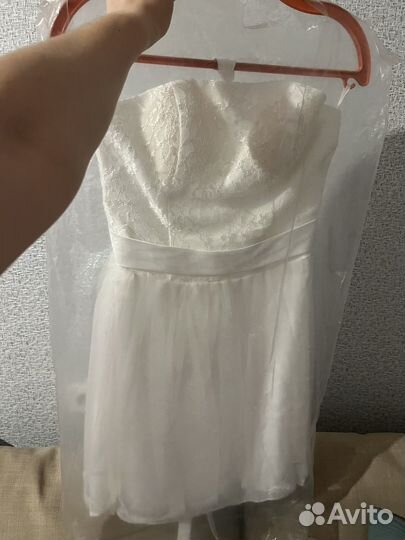 Платье белое