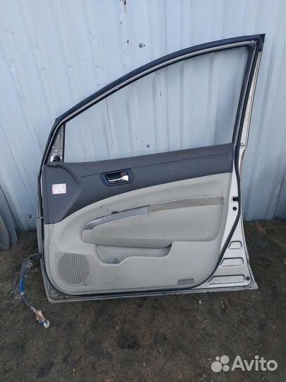 Дверь передняя правая Toyota Prius 2 NHW20 2011