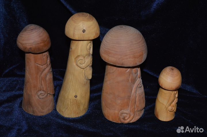 Декоративные статуэтки из дерева
