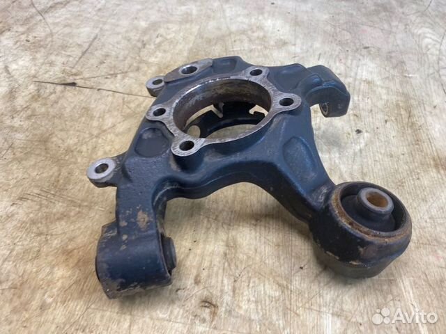 Кулак поворотный задний правый Mitsubishi Pajero 4