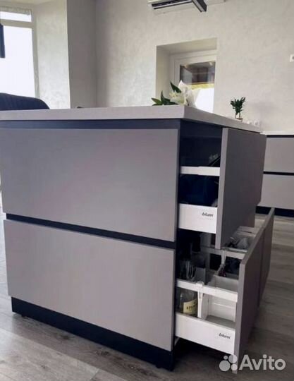 Кухня угловая под заказ новая