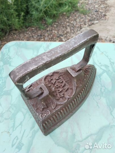 Утюг старинный