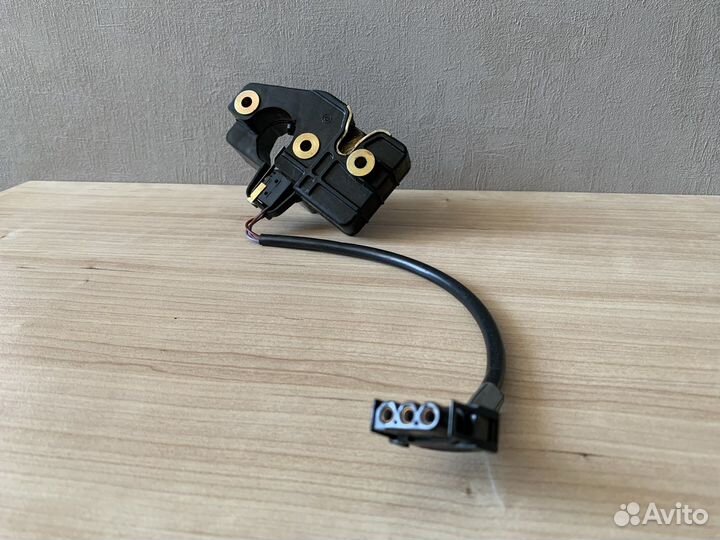 Замок крышки багажника BMW E32 730i 735i 740i 750i