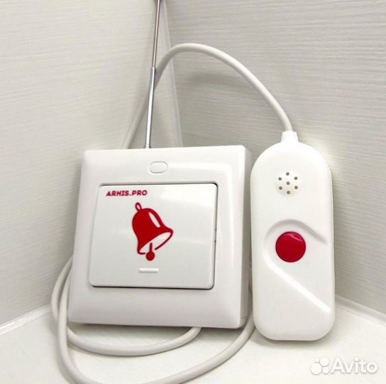 Кнопка вызова персонала с выносной кнопкой в руку