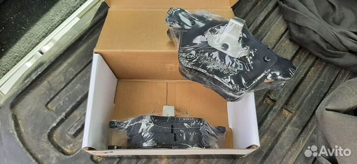 Тормозные колодки передние volvo xc70 II (07-13г.)