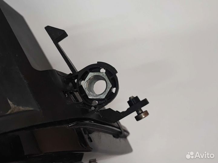 Фара правая на Volkswagen Tiguan 20