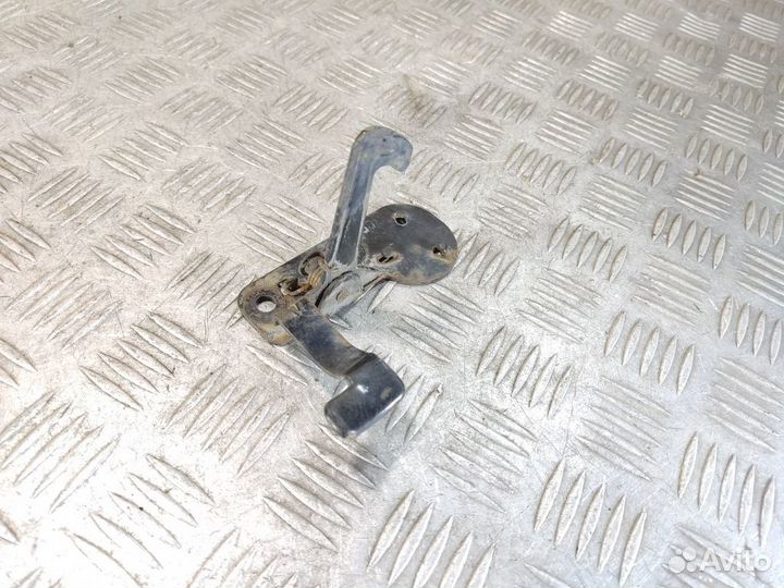 Крюк открывания капота Ssang yong Rexton 2001 2006