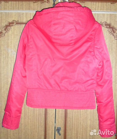 Куртка женская красная. Размер 42