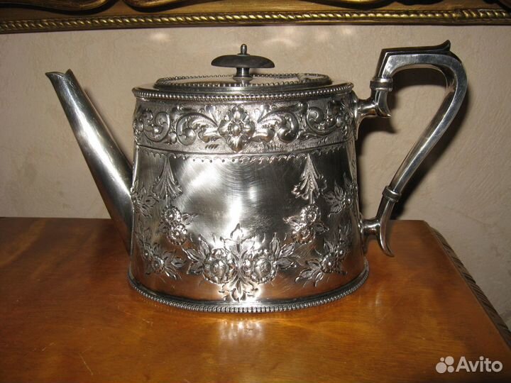 Антикварный шикарный чайник красота