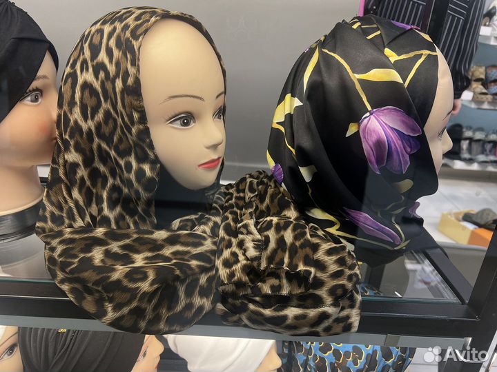 Бонька с пришитым шарфом