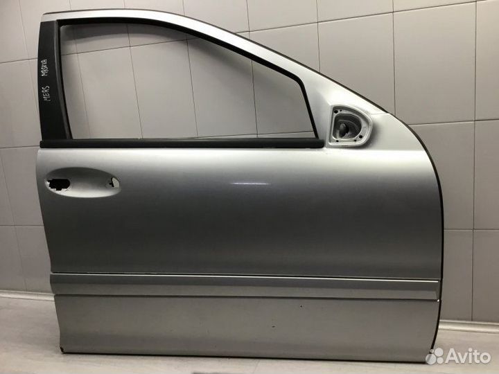 Дверь передняя правая Mercedes-Benz C-Class 1.8