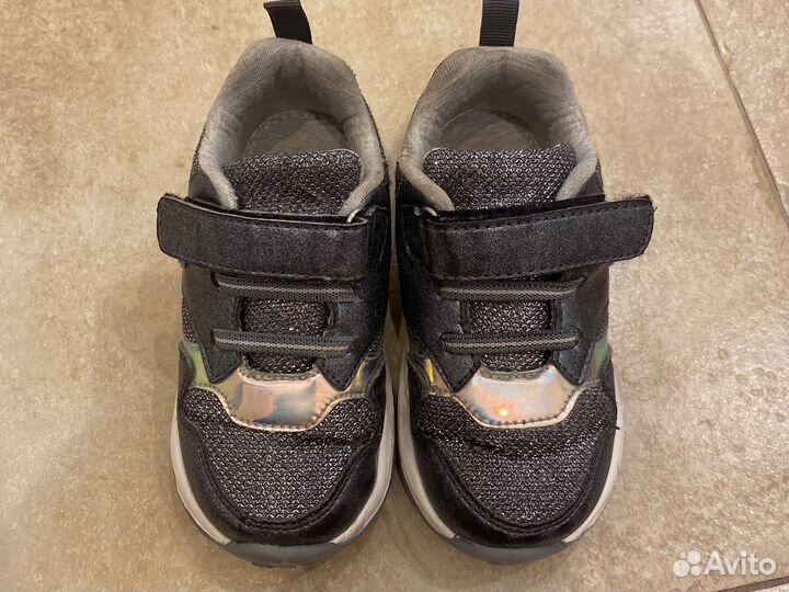 Кроссовки для девочки