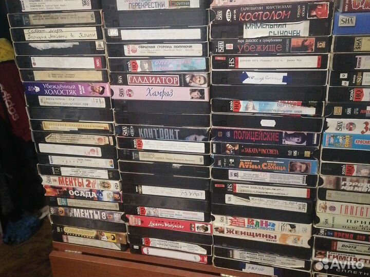 Видеокассеты с фильмами