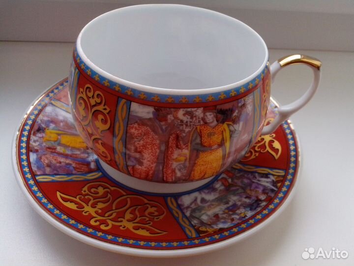Красивые чашка и блюдечко. Новые