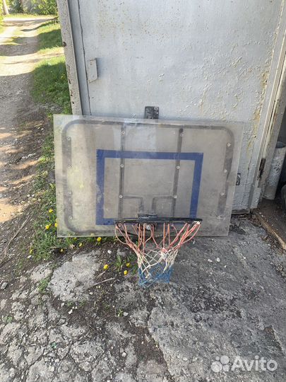 Баскетбольное кольцо со щитом