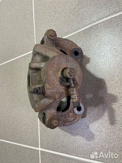 Суппорт передний левый Kia Sportage 2006