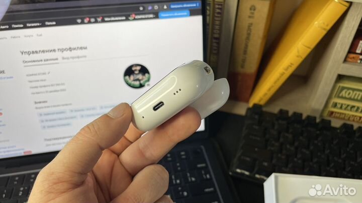 Беспроводные наушники AirPods Pro 2 с экраном