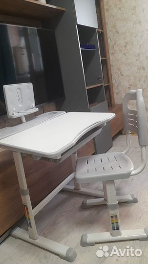 Школьный стол и стул