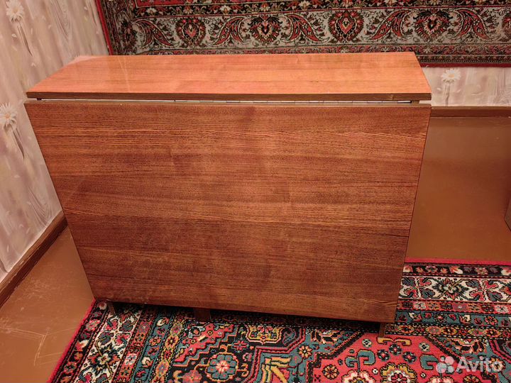 Стол книжка