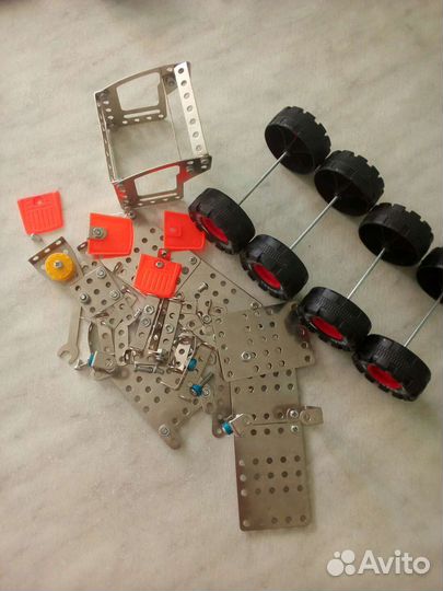 Разные конструкторы, мозаика, робот, пистолет