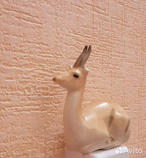 Статуэтки фаянсовые