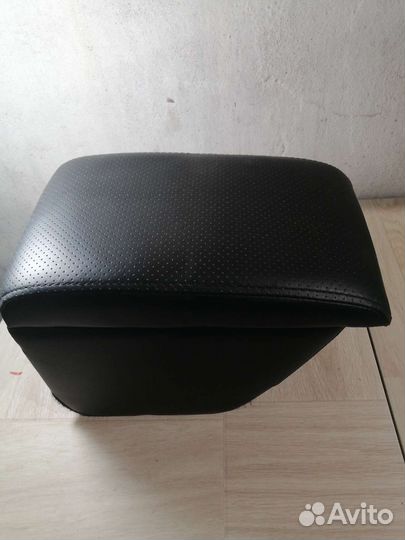 Подлокотник на KIA RiO