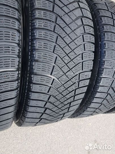 Pirelli Ice Zero FR 235/55 R18 104T